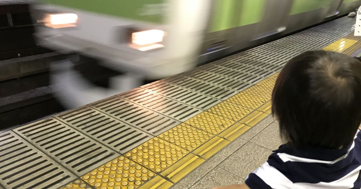 【赤ちゃんと電車でお出かけはいつから?】楽しむためのポイント7つ